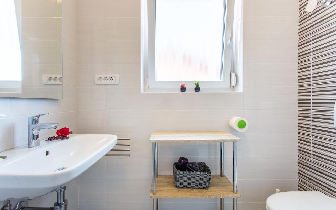 Apartments Viktorija 2 Baska  Ngoại thất bức ảnh